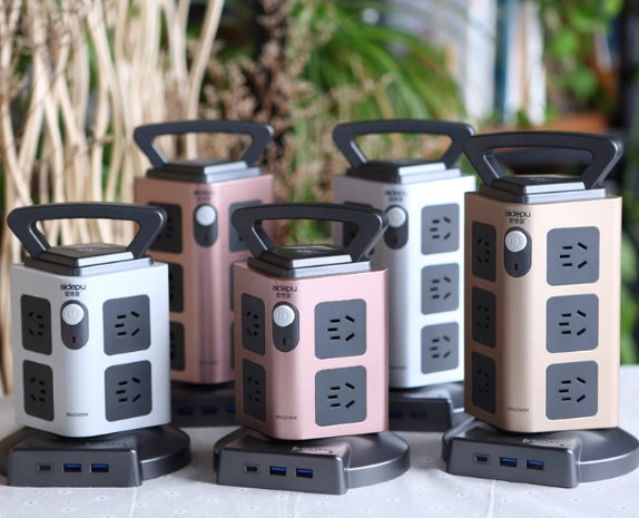 特洛克Trozk红白机智能插座USB快充多孔转换器多功能桌面充电站电竞房插排